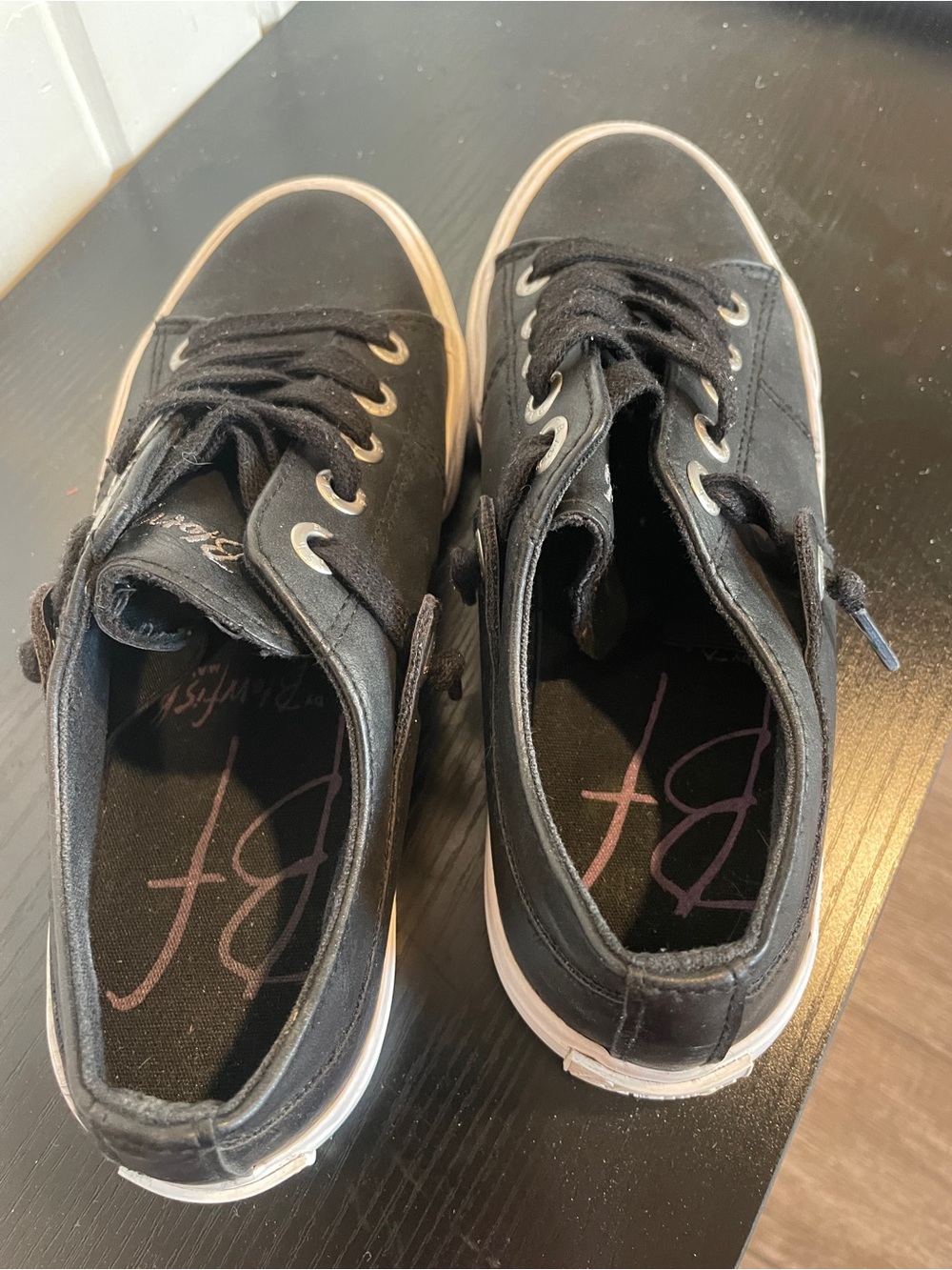 Blowfish Black and White faux  leather Lace-Up Sneakers size 6 - Picture 3 of 7